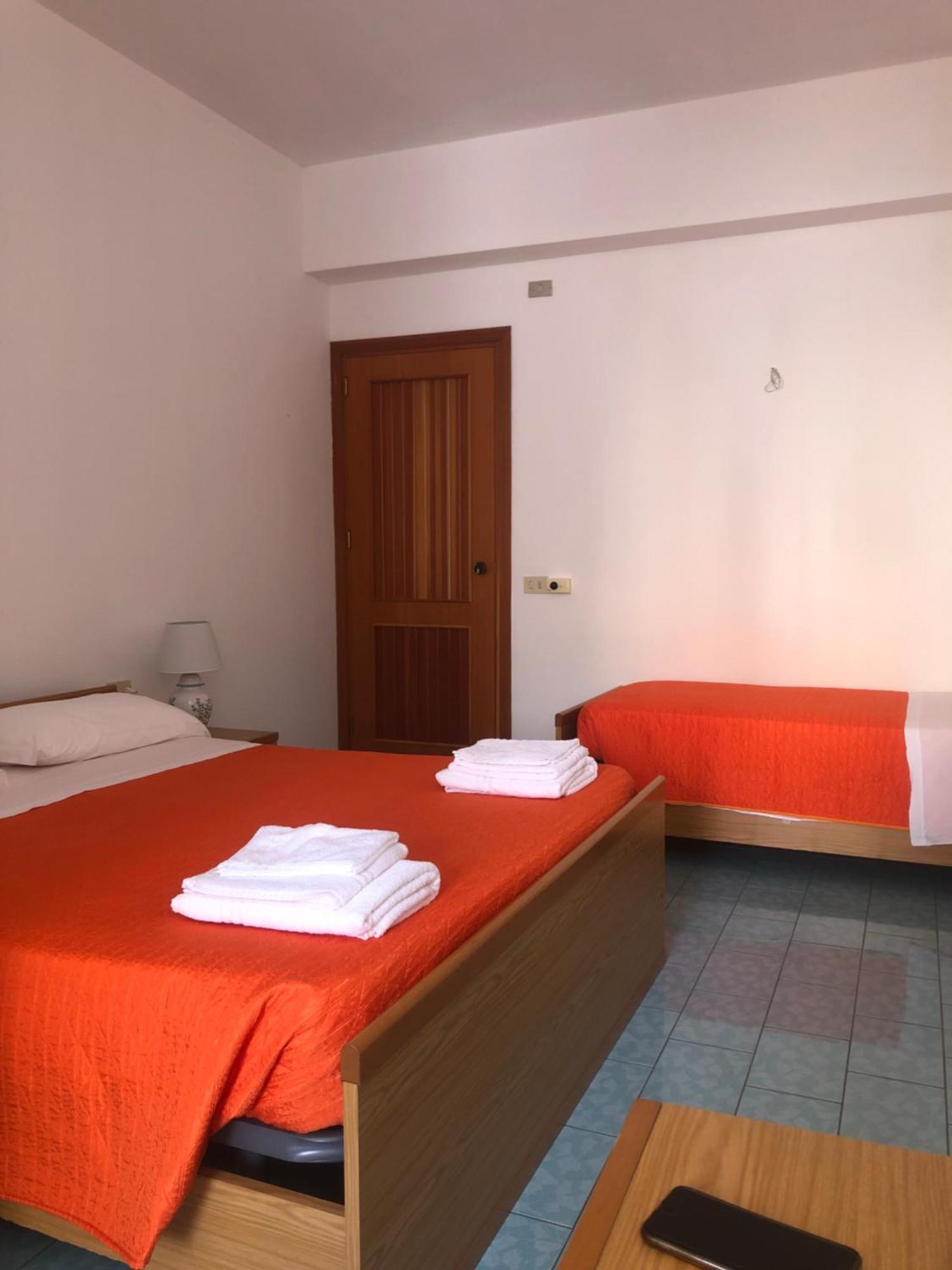 Hotel Ariston Isola di Ustica エクステリア 写真