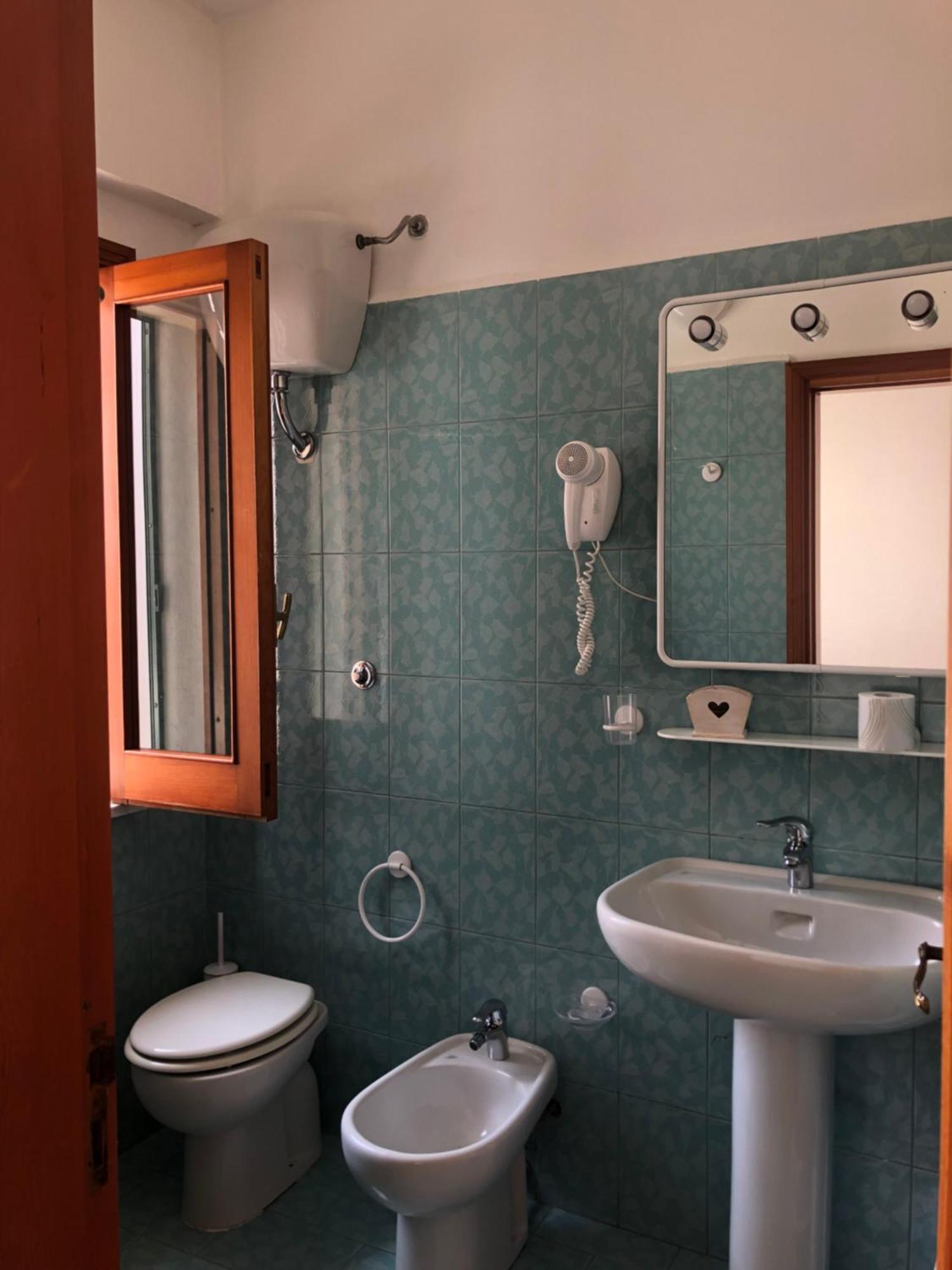 Hotel Ariston Isola di Ustica エクステリア 写真