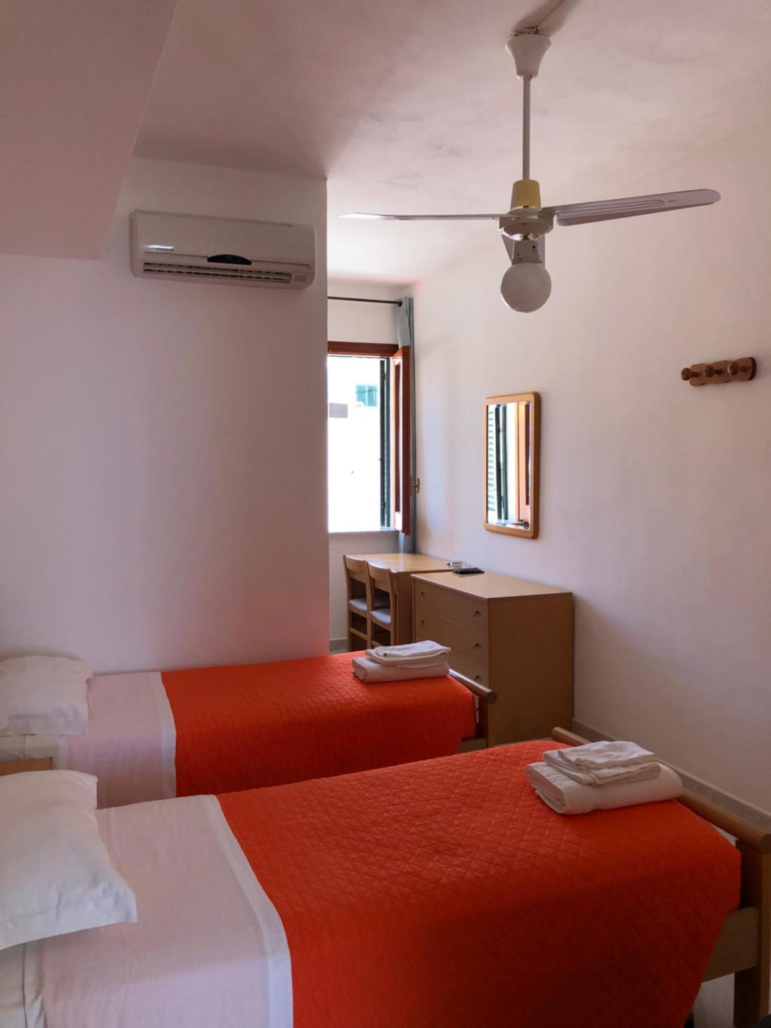 Hotel Ariston Isola di Ustica エクステリア 写真